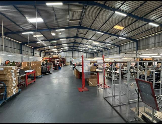2,991M² WAREHOUSE FOR SALE IN STORMILL